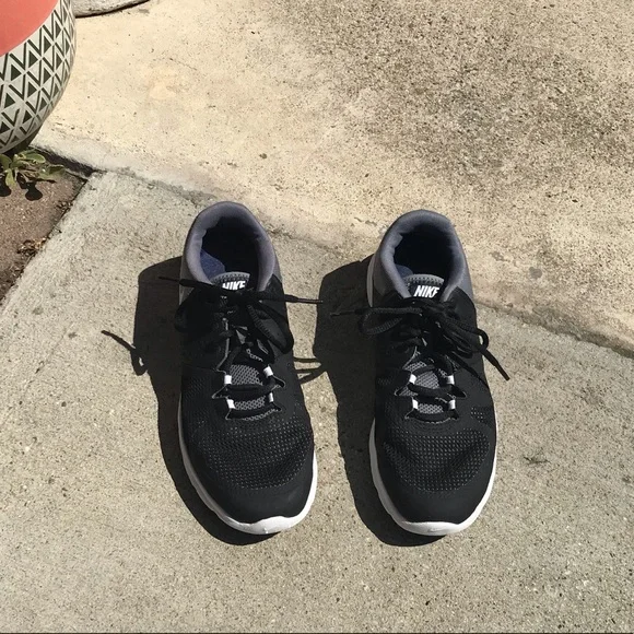 Nike Training Core Motion TR3 Black and Gray Shoes - Picture 2 of 15